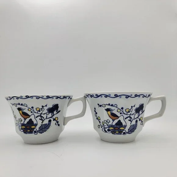 Vintage Wedgwood “Volendam” Cups – Set of 2 – Blue & Multicolor Dutch Folk Art - Picture 2 of 5